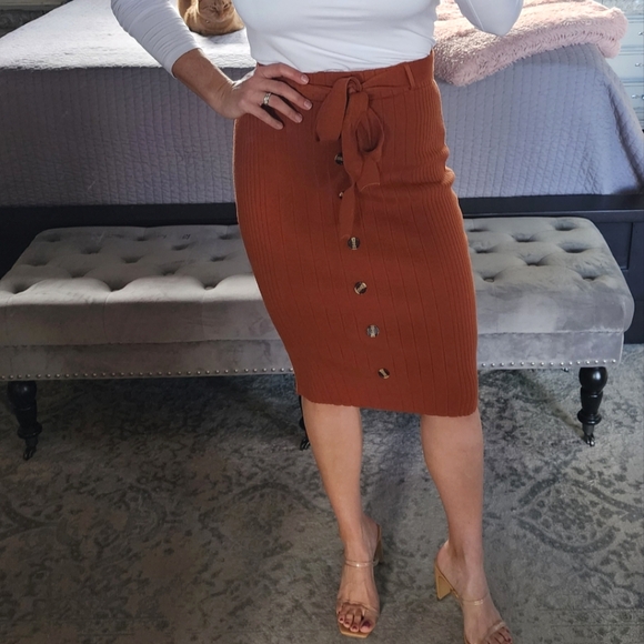 Brown sweater pencil skirt - Picture 5 of 16